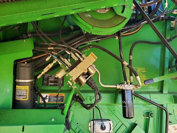 Used 2003 John Deere 9550 Combine w/ 2 Headers ** Superb Condition **