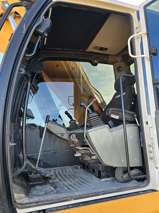 Used 2019 Liebherr R924 LC Excavator