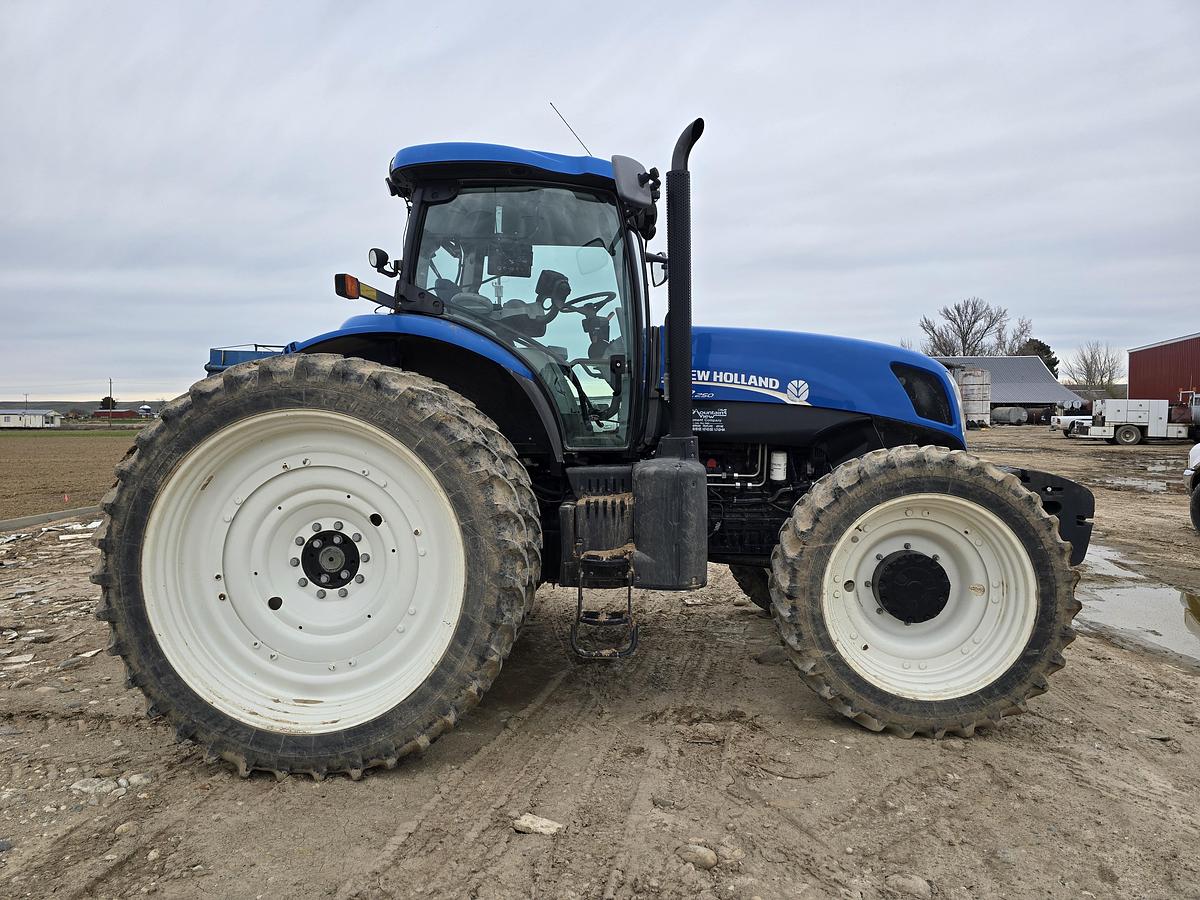 Used New Holland T7.250 Tractor w/ CVT - 3300 hrs
