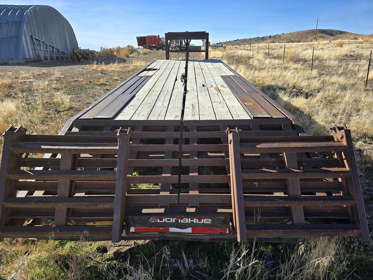 Used Donahue Swather Trailer - Hyd Adjust to 12' Wide