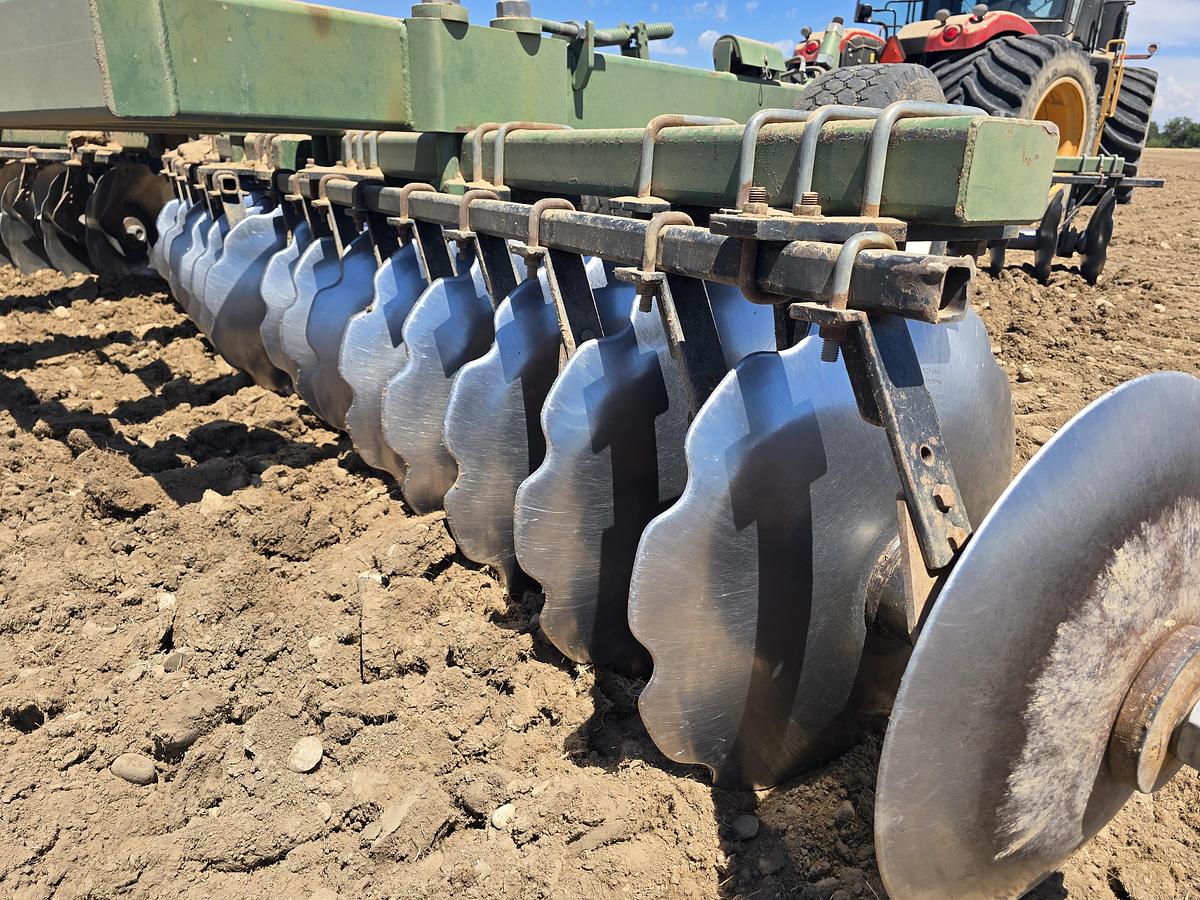 Used 28' Wishek 814NT Tandem Disk ** New Blades **