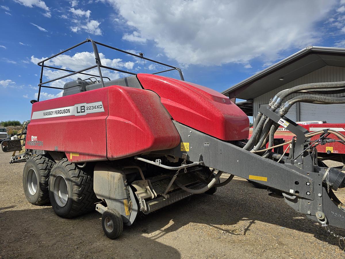 Used 2023 Massey Ferguson 2234XD Baler + Staheli 6210 Steamer