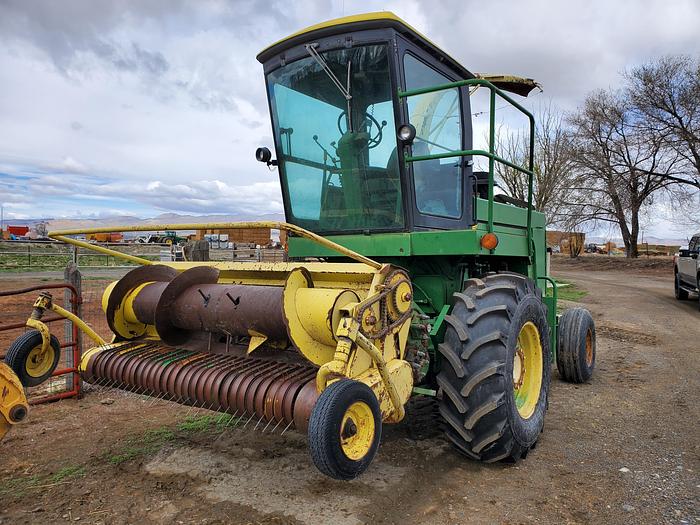 Used John Deere 5820 Forage Harvester / Chopper w/ 3 Headers