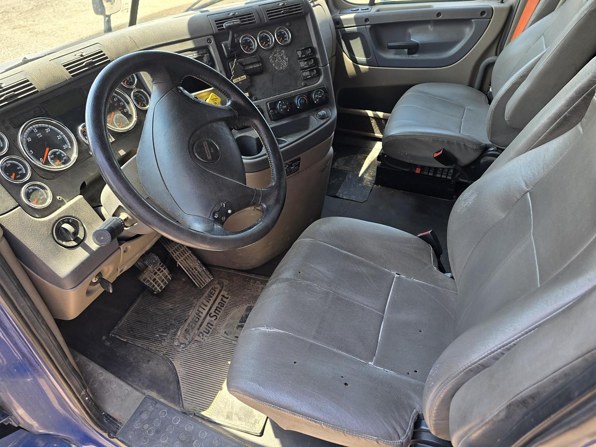 Used 2016 Freightliner Cascadia Sleeper Truck