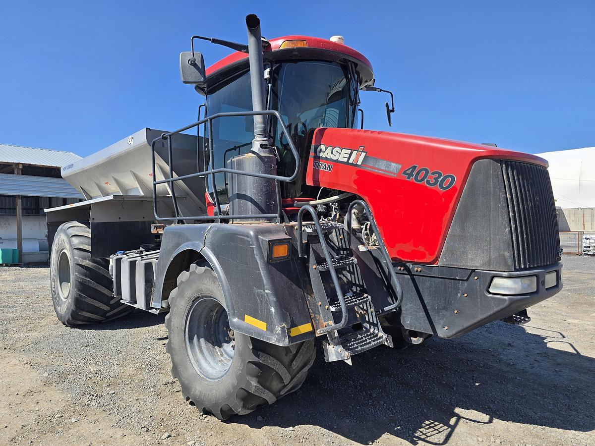 Used 2015 Case Titan 4030 Floater w/ New Leader Spreader