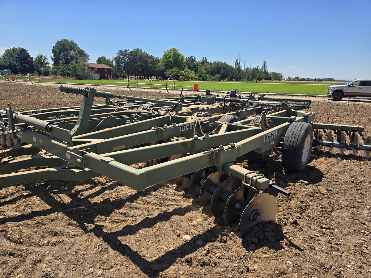 Used 28' Wishek 814NT Tandem Disk ** New Blades **