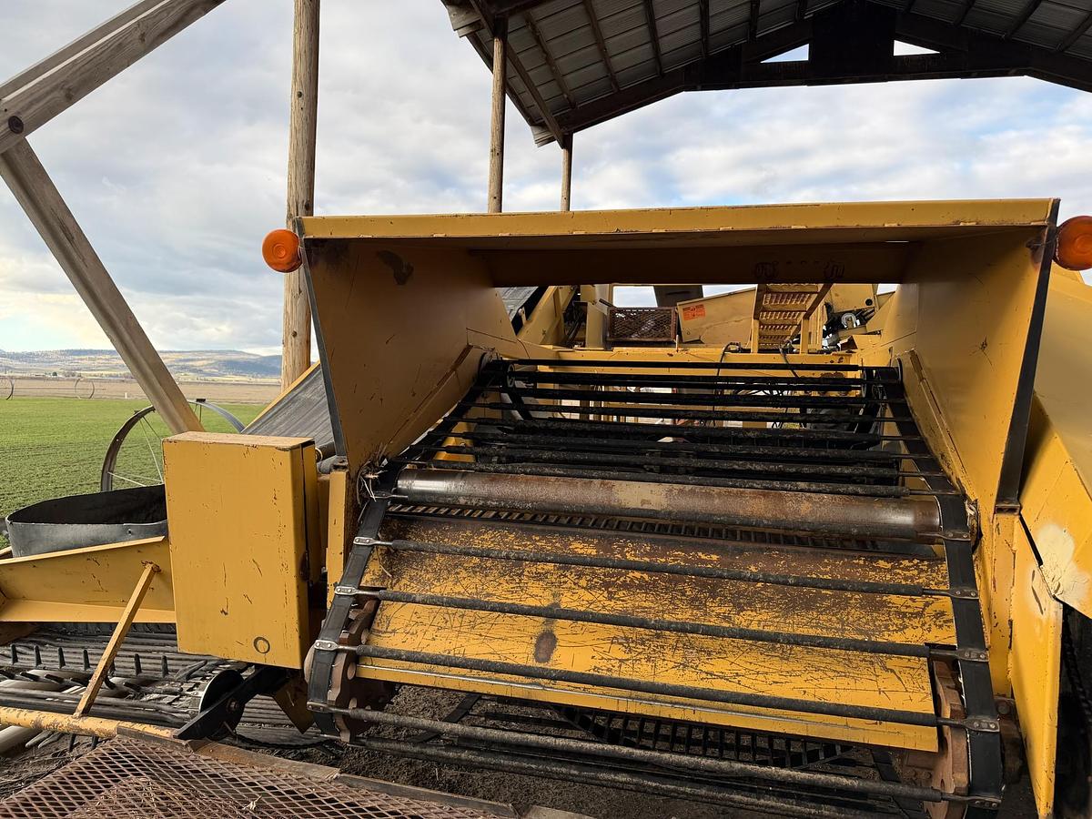 Used Double L 850 Potato Harvester - 2R36