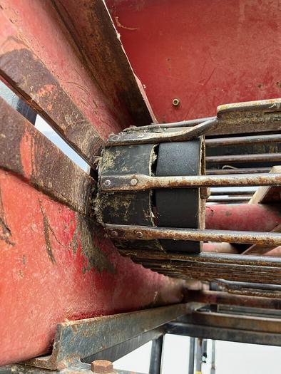 Used Amity SM986 Beet Digger - 6 Row