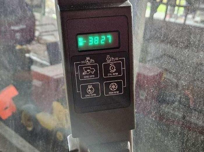 Used 1990 John Deere 9400 Combine w/ Grain Header