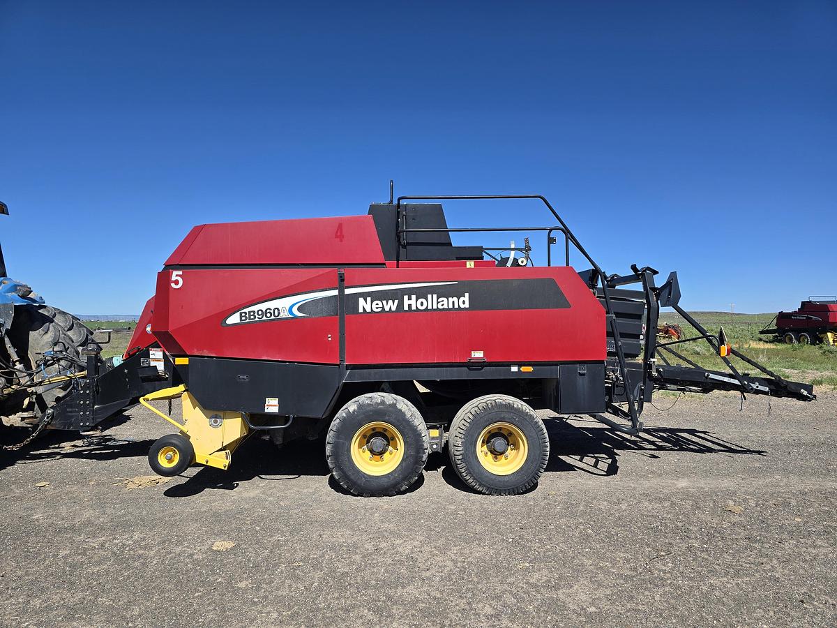 Used ** Going to Auction ** 2006 New Holland BB960A Baler - 3x4