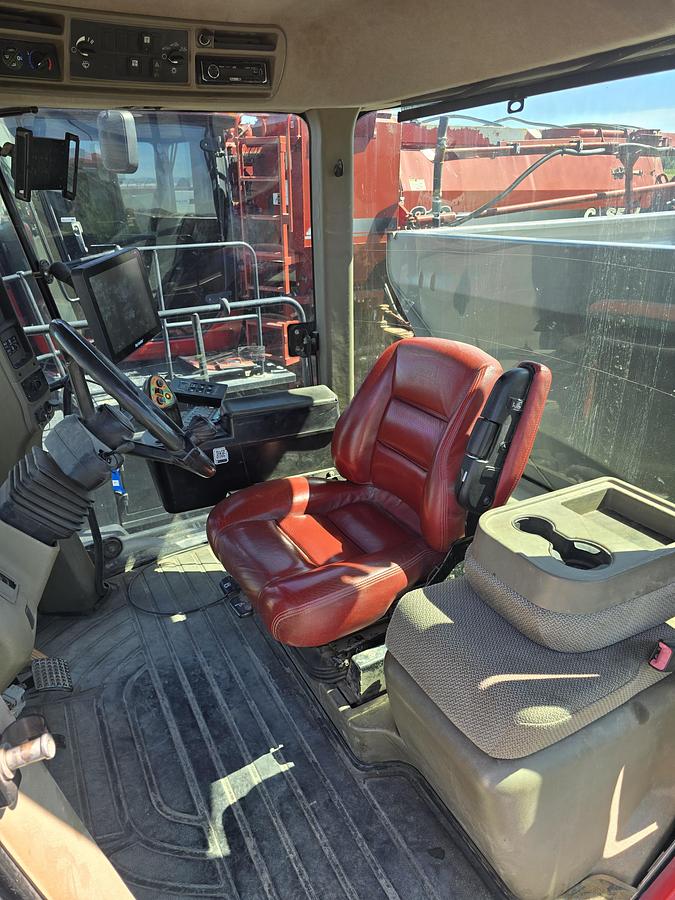 Used 2015 Case Titan 4030 Floater w/ New Leader Spreader