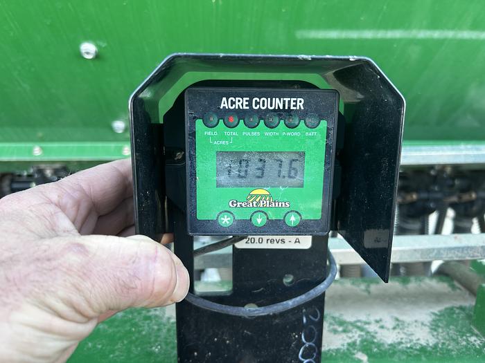 Used 2022 Great Plains 20' Grain Drill and No-Till Caddy ** 6" spacing**