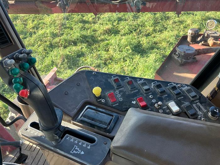 Used Miller Nitro 200 Sprayer w/ 60' Boom - 1000 gal