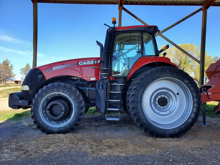 Used 2016 Case Magnum 250 Tractor w/ 3000 hrs