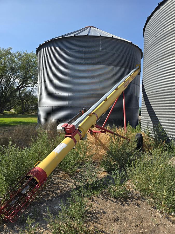 Used 31' x 10" Westfield WR100-31 Grain Auger