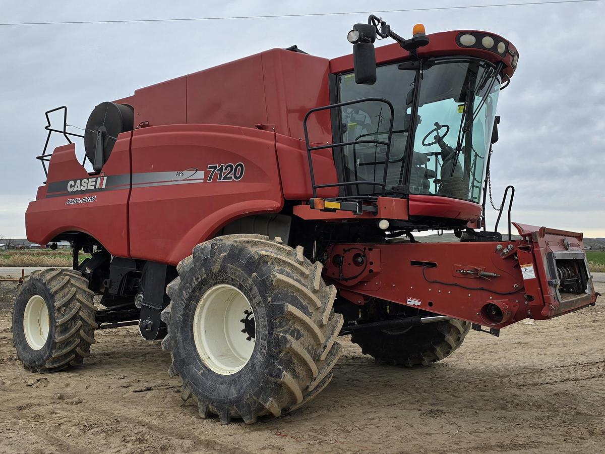 Used 2012 Case IH 7120 Combine