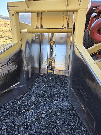 Used New Holland 1085 Balewagon