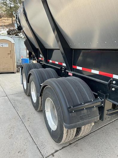 Used 2021 Trout River 37' Live Bottom / Belt Trailer ** Like New **