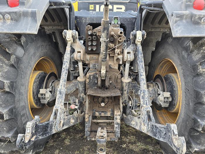 Used 2017 JCB Fastrac 8330 Tractor w/ 3800 hrs