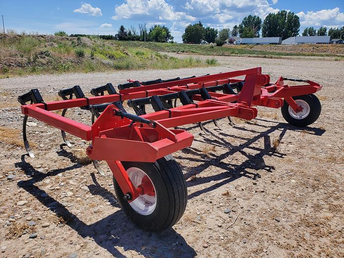 Used 17' Case 5800 Chisel Plow