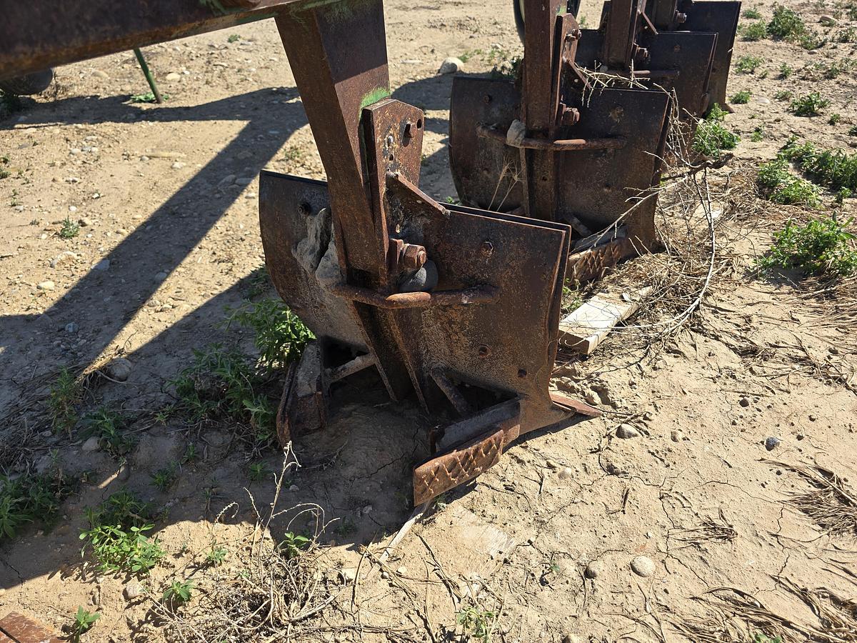 Used John Deere 965 Plow - 6 Bottom