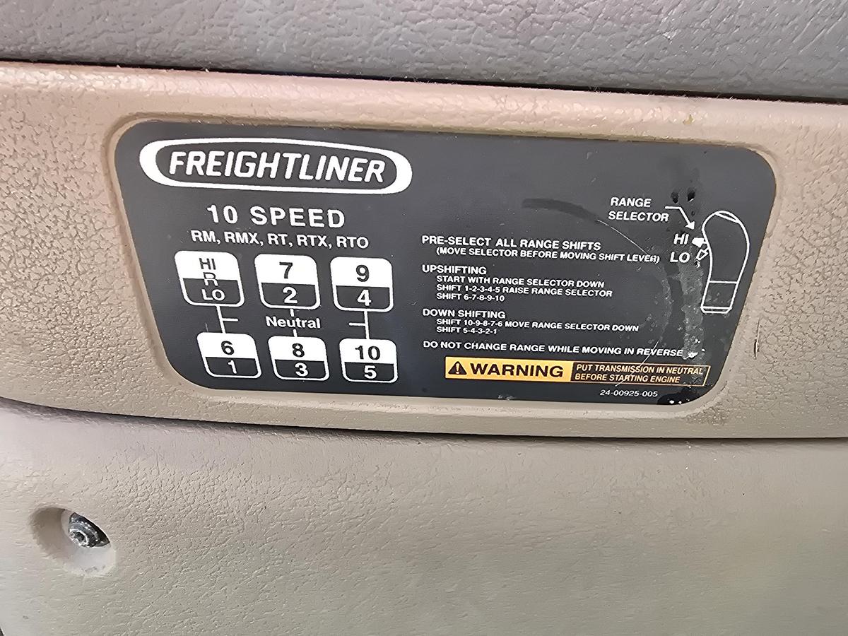 Used 2013 Freightliner Cascadia Sleeper Truck