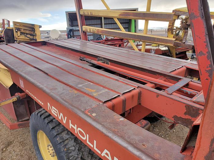 Used New Holland 1078 Balewagon