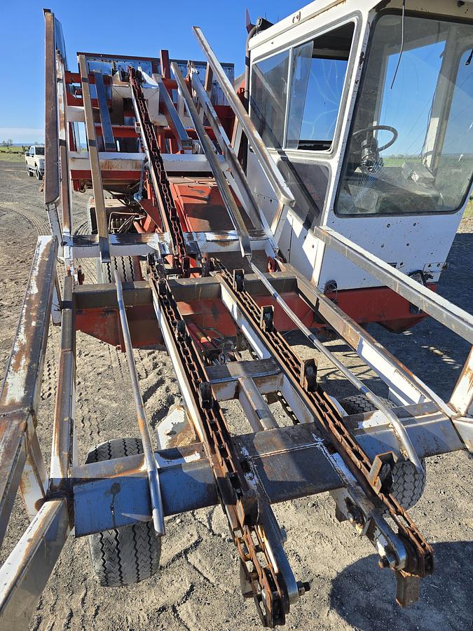 Used ** Going to Auction ** Freeman 5000 Bale Stacker