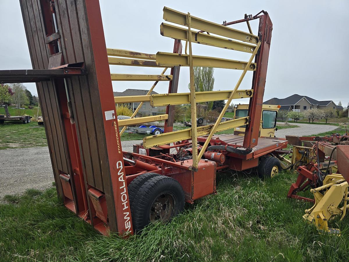 Used New Holland 1075 Balewagon ** Needs Computer **