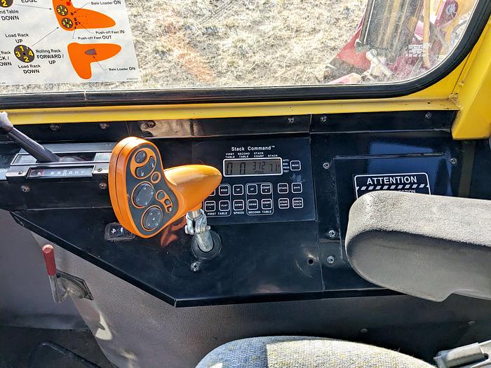 Used 2013 New Holland H9880 Balewagon w/ Mil-Stak + Small Chute - 3400 hrs