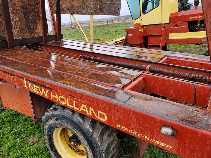 Used New Holland 1048 Balewagon