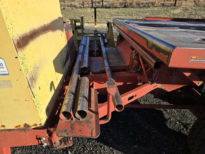 Used New Holland 1085 Balewagon