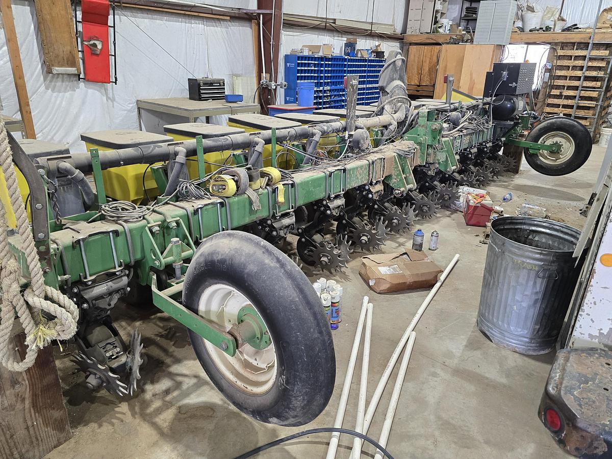 Used 12R22 John Deere 1730 Precision Planter