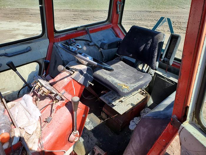 Used International 856 Tractor w/ Loader