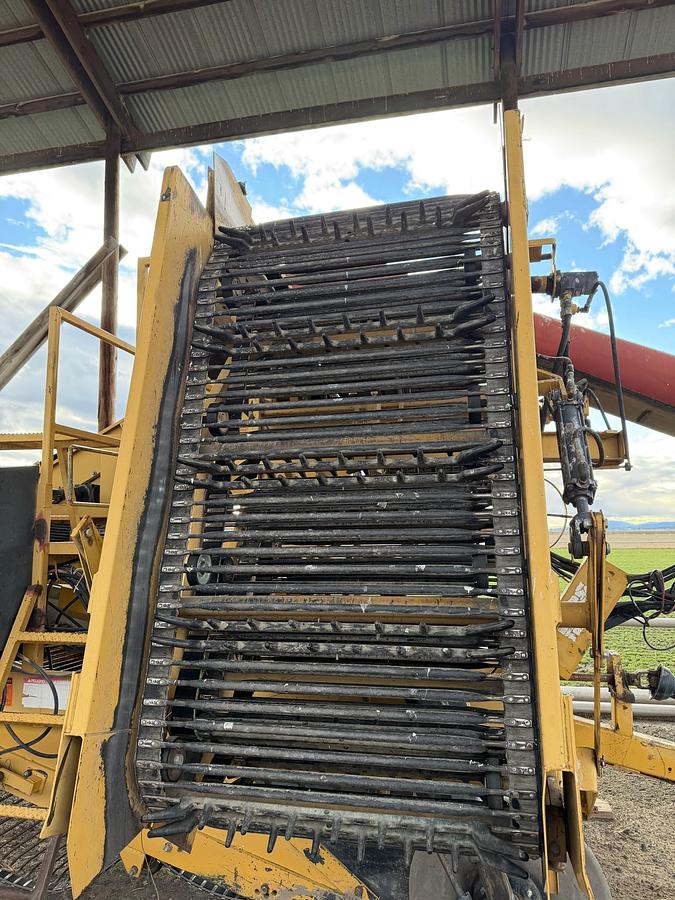 Used Double L 850 Potato Harvester - 2R36