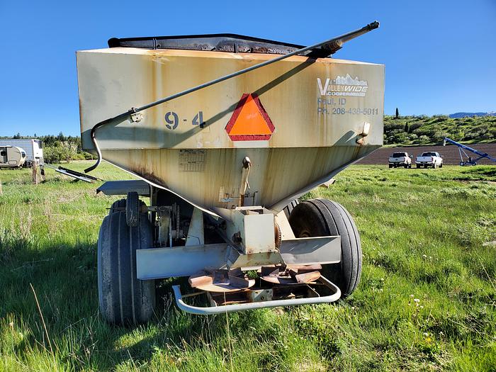 Used Fertilizer Spinner Spreader Cart