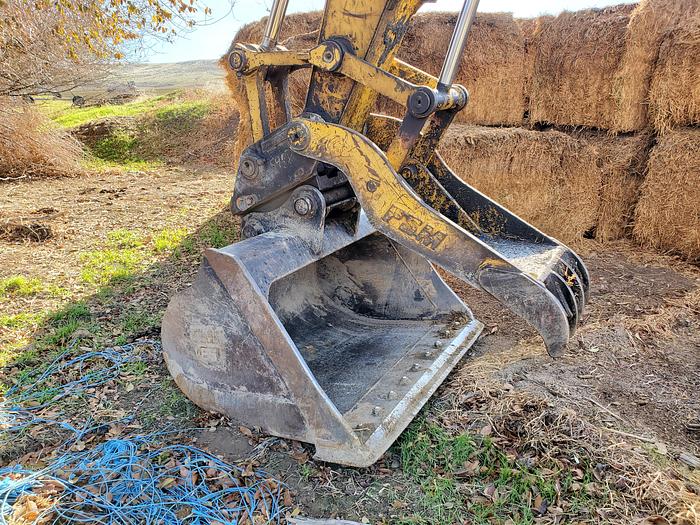Used 2000 John Deere 160LC Excavator w/ Thumb
