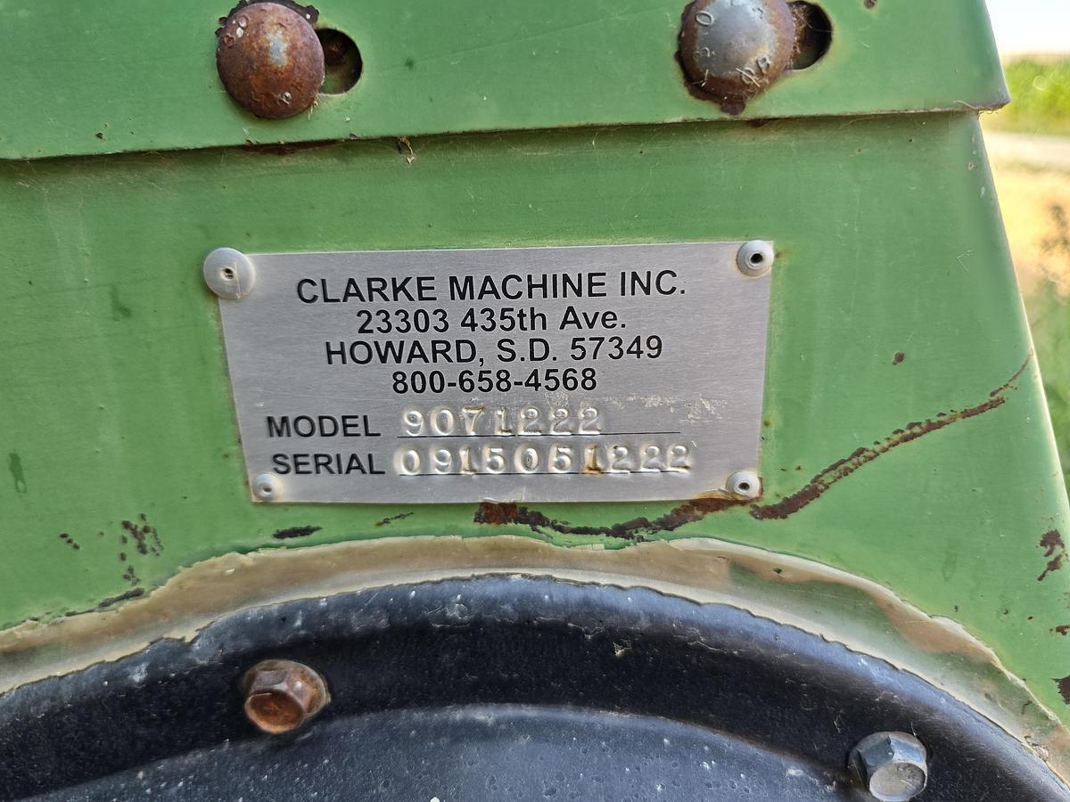 Used John Deere / Clark 12R22 Corn Header