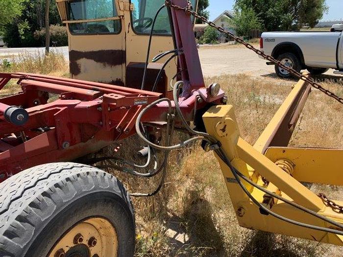 Used New Holland 1095 Bale wagon with Mil-Stak clamp