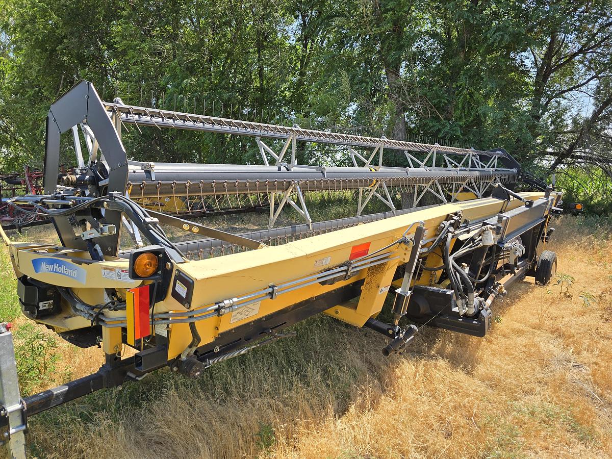 Used 30' New Holland 94C Draper Header