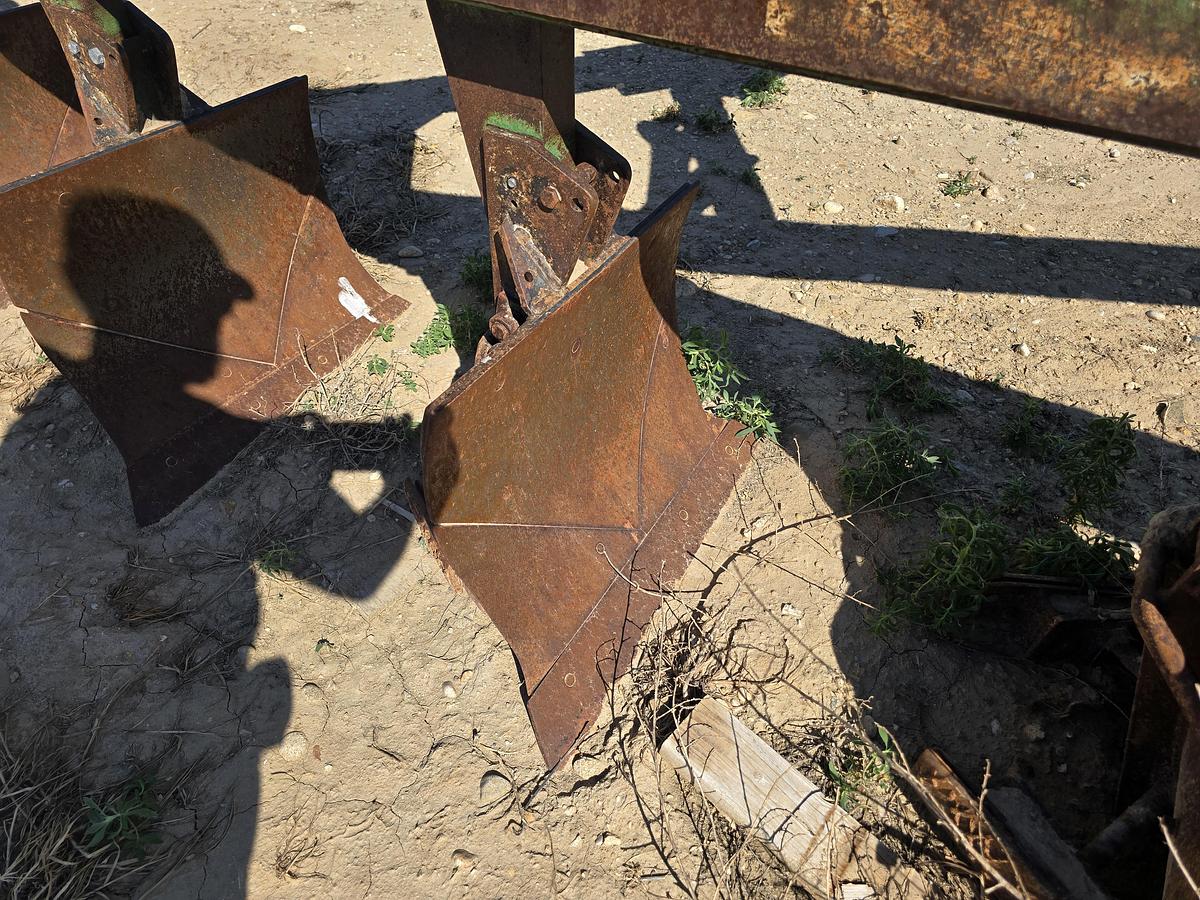 Used John Deere 965 Plow - 6 Bottom