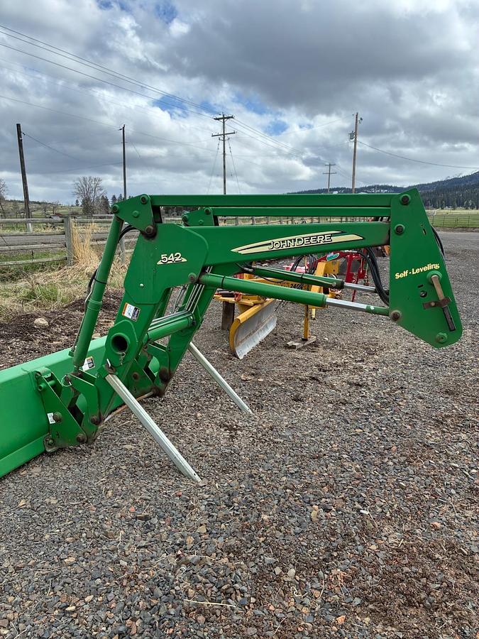 Used 2005 John Deere 5525 Tractor w/ Loader