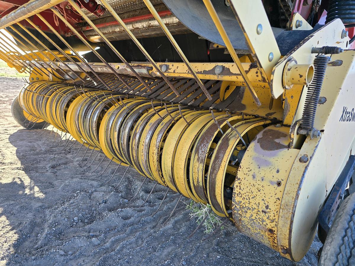 Used ** Going to Auction ** 2003 New Holland BR780 Round Baler