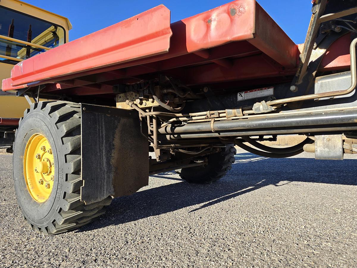 Used 2006 New Holland BW28 Balewagon