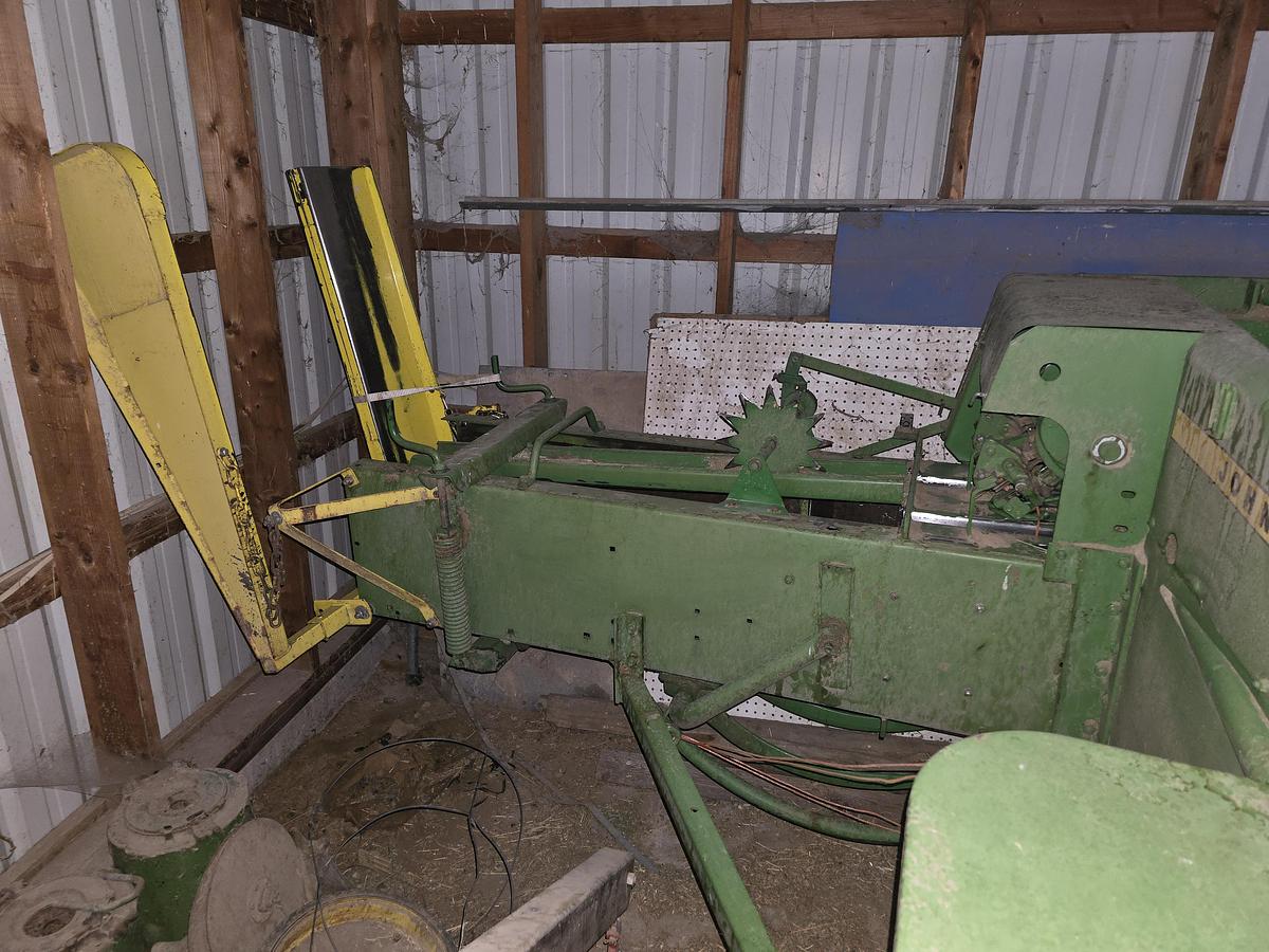 Used 1987 John Deere 337 Baler