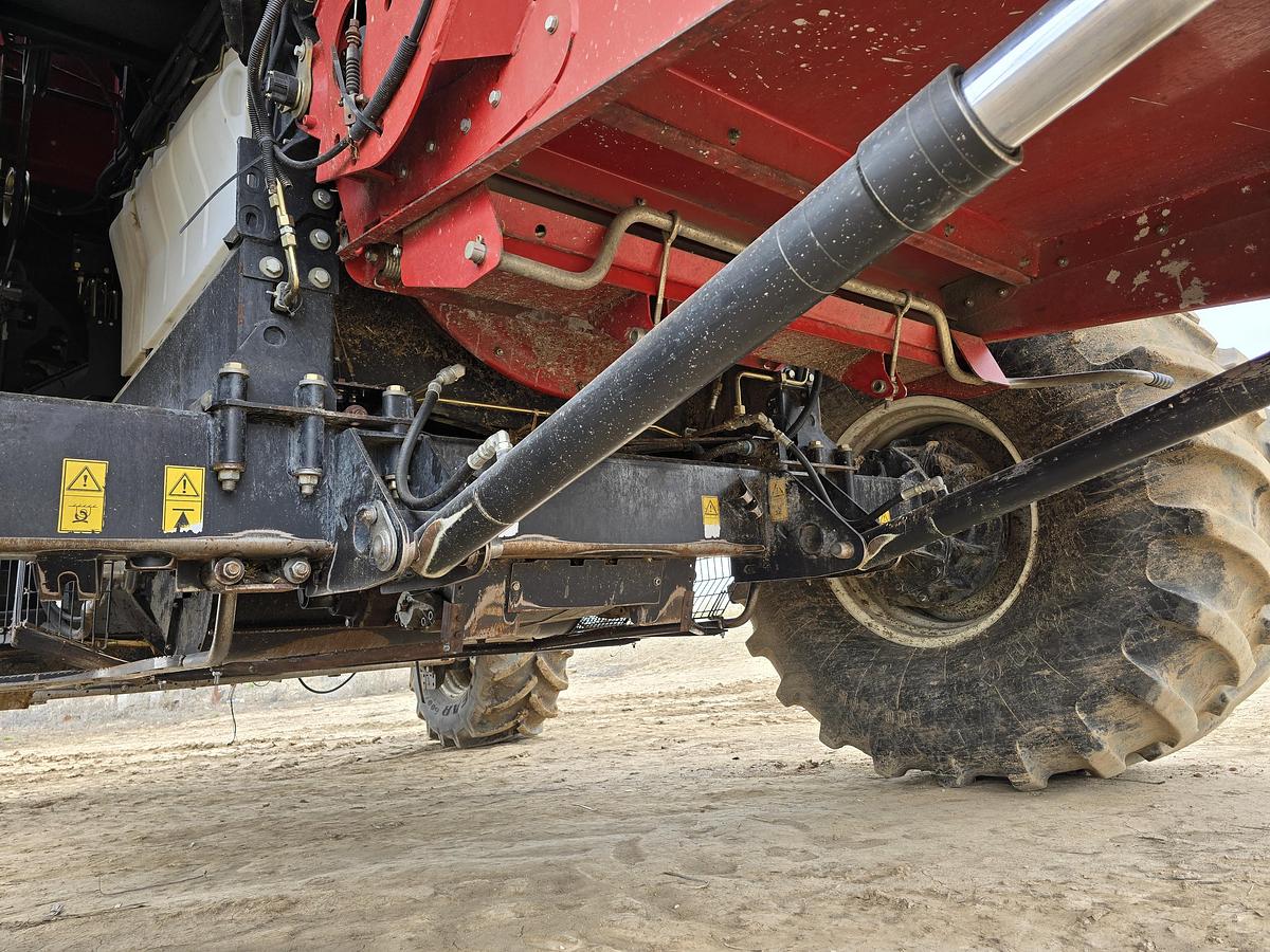 Used 2012 Case IH 7120 Combine