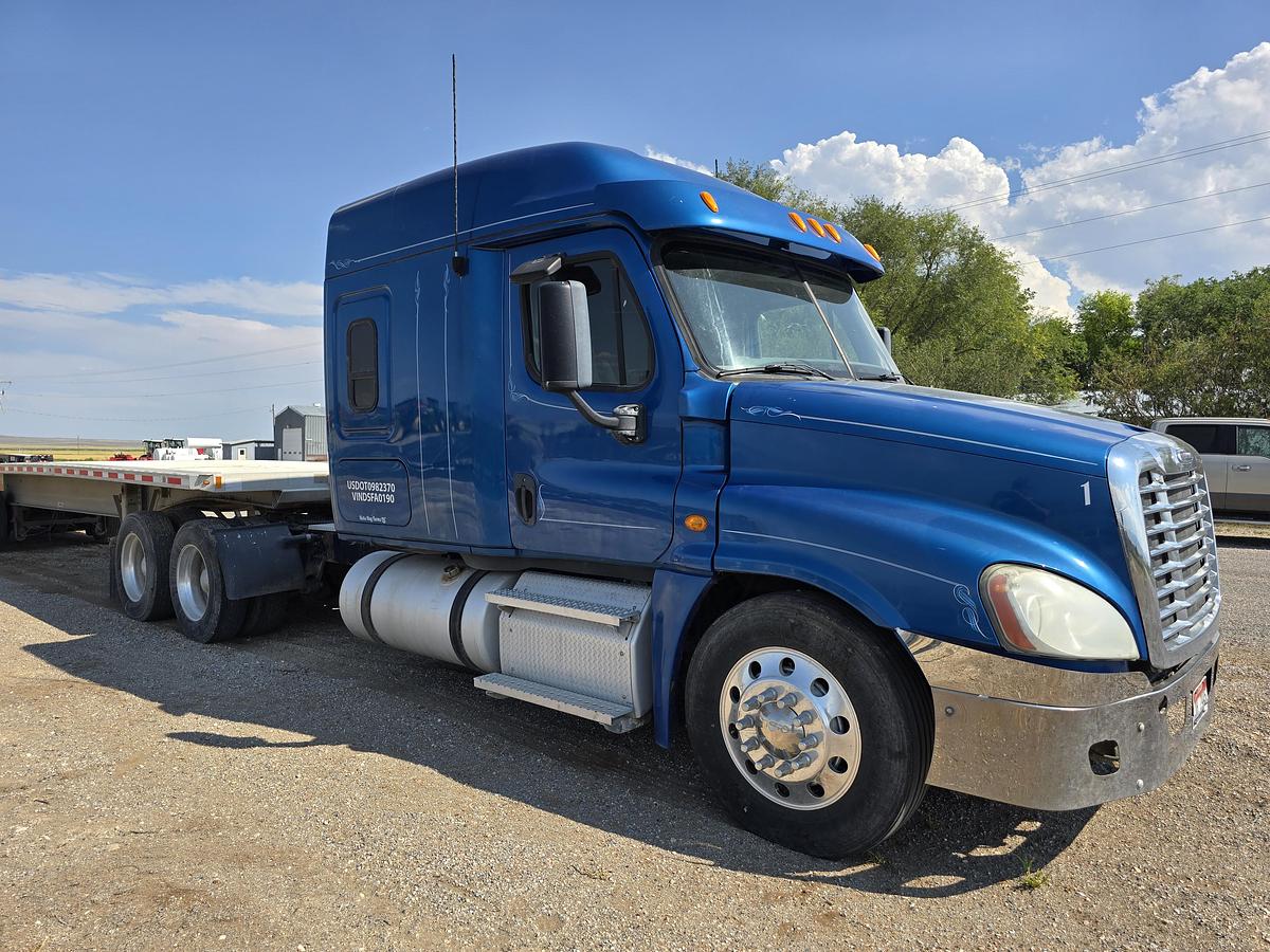 Used 2013 Freightliner Cascadia Sleeper Truck