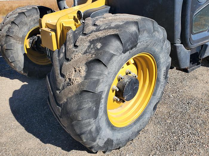 Used 2019 Caterpillar TH408D Telehandler