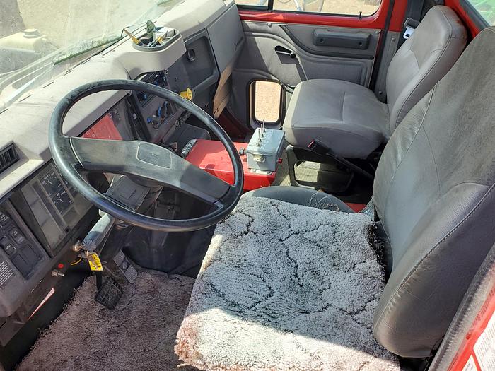 Used International Bale Retriever Truck for Big Square Bales