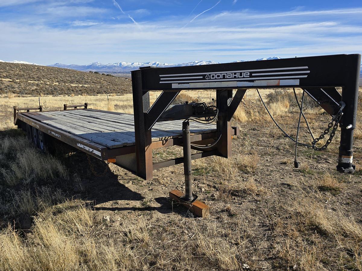 Used Donahue Swather Trailer - Hyd Adjust to 12' Wide